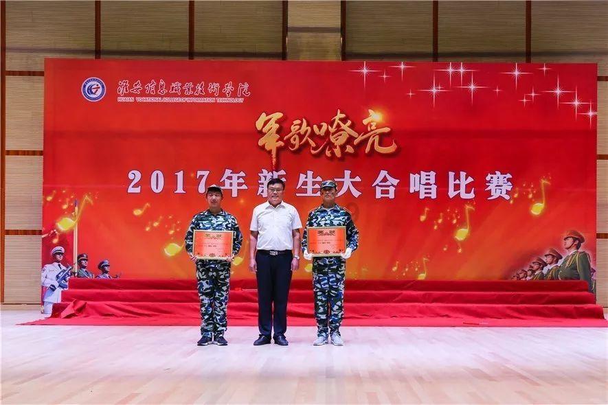 火箭战术改变显著,先发主控担任副手,18+5后卫有决定性作用